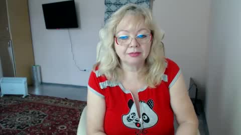 Snapshot of evelynloveshy chatting on 02/22/25, 10:40 BarbaraBlondy online show from 02/22/25, 10:40
