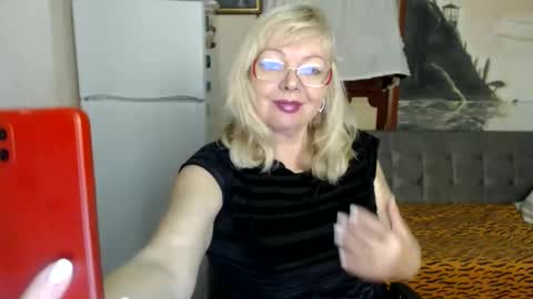 Snapshot of evelynloveshy chatting on 10/10/25, 07:46 BarbaraBlondy online show from 10/10/25, 07:46