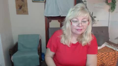 Snapshot of evelynloveshy chatting on 11/11/25, 11:38 BarbaraBlondy online show from 11/11/25, 11:38