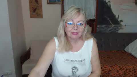 Snapshot of evelynloveshy chatting on 11/29/25, 10:13 BarbaraBlondy online show from 11/29/25, 10:13