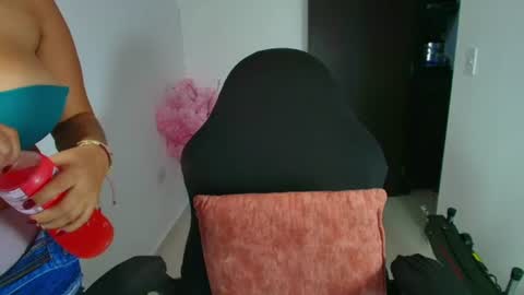 Snapshot of evemilk chatting on 06/11/26, 09:02 evelin 3 online show from 06/11/26, 09:02