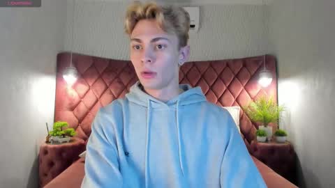 Snapshot of even_vortex chatting on 12/21/25, 01:18 Evan online show from 12/21/25, 01:18