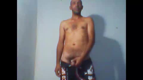 Snapshot of everaldosantos chatting on 12/14/25, 10:25 everaldosantos online show from 12/14/25, 10:25