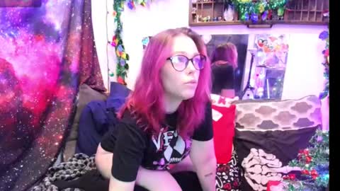 Snapshot of everlyester chatting on 12/16/24, 04:45 Evie online show from 12/16/24, 04:45