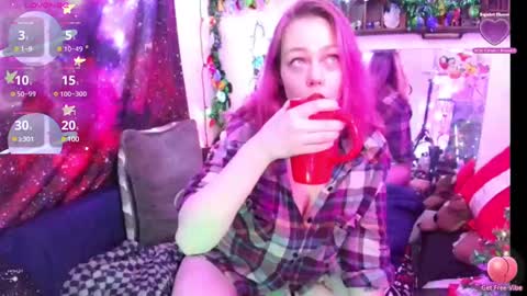 Snapshot of everlyester chatting on 12/20/24, 06:35 Evie online show from 12/20/24, 06:35