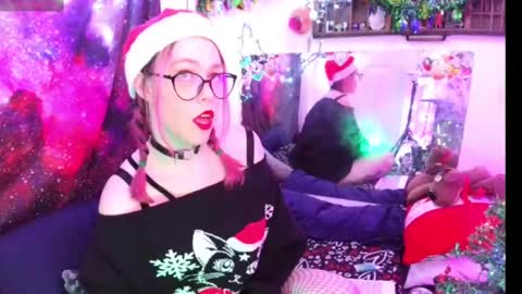 Snapshot of everlyester chatting on 12/22/24, 06:49 Evie online show from 12/22/24, 06:49