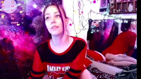 Snapshot of everlyester chatting on 02/27/25, 12:56 Evie online show from 02/27/25, 12:56