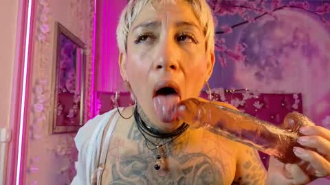 Snapshot of everlyn_sexx chatting on 03/25/26, 02:12 everlyn_sexx online show from 03/25/26, 02:12