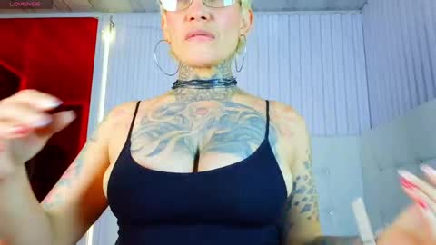 Snapshot of everlyn_sexx chatting on 04/16/26, 02:51 everlyn_sexx online show from 04/16/26, 02:51