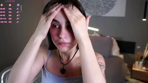 Snapshot of evervessi chatting on 11/17/25, 04:51 Anita online show from 11/17/25, 04:51