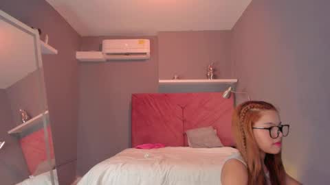 Snapshot of everyh chatting on 09/09/25, 07:57 Sophia online show from 09/09/25, 07:57