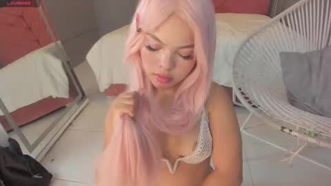 Snapshot of everyh chatting on 09/12/25, 08:31 Sophia online show from 09/12/25, 08:31