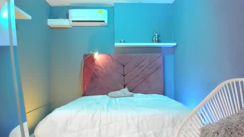 Snapshot of everyh chatting on 10/06/25, 07:44 Sophia online show from 10/06/25, 07:44