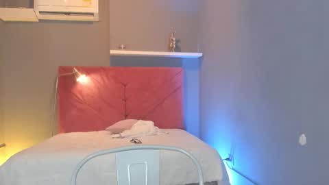 Snapshot of everyh chatting on 10/11/25, 08:07 Sophia online show from 10/11/25, 08:07