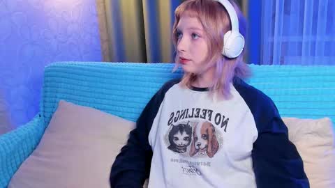 Snapshot of eves_eyes chatting on 10/23/25, 01:21 Forget me not eve on CB online show from 10/23/25, 01:21