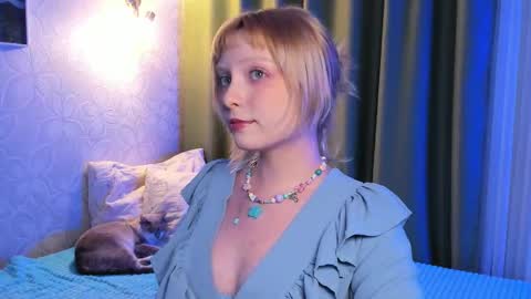 Snapshot of eves_eyes chatting on 11/15/25, 09:28 Forget me not eve on CB online show from 11/15/25, 09:28