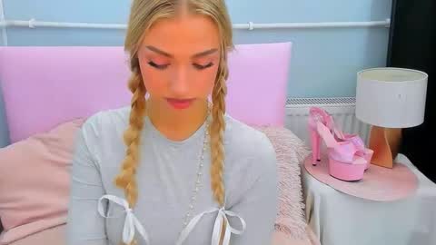 Snapshot of evettegold chatting on 10/14/25, 03:35 Eve online show from 10/14/25, 03:35