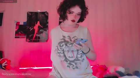 Snapshot of evevalentine_ chatting on 05/15/26, 09:00 Eva online show from 05/15/26, 09:00