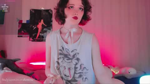 Snapshot of evevalentine_ chatting on 05/31/26, 07:04 Eva online show from 05/31/26, 07:04