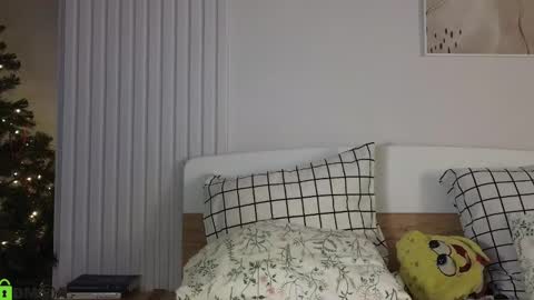 Snapshot of evi_woow chatting on 12/11/24, 07:57 evi_woow online show from 12/11/24, 07:57