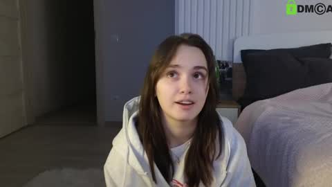 Snapshot of evi_woow chatting on 02/12/25, 09:43 evi_woow online show from 02/12/25, 09:43