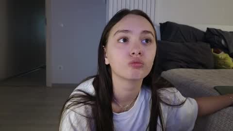 Snapshot of evi_woow chatting on 03/24/26, 01:21 evi_woow online show from 03/24/26, 01:21