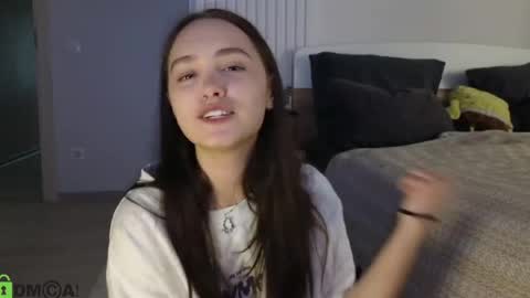 Snapshot of evi_woow chatting on 04/05/26, 10:18 evi_woow online show from 04/05/26, 10:18