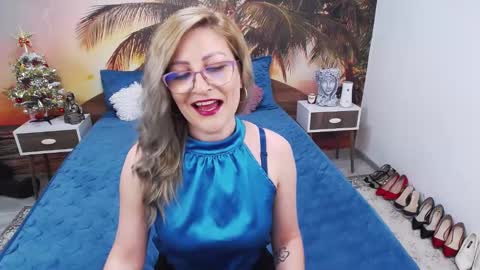 Snapshot of eviajoness chatting on 12/28/24, 01:18 Evia online show from 12/28/24, 01:18