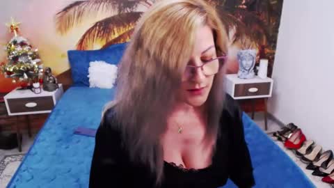 Snapshot of eviajoness chatting on 01/07/25, 11:03 Evia online show from 01/07/25, 11:03