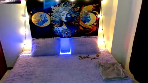 Snapshot of evie99_ chatting on 10/17/25, 03:36 Evie99  online show from 10/17/25, 03:36