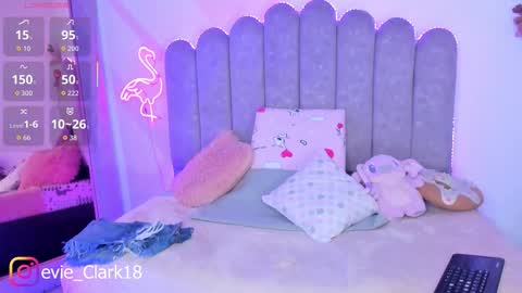 Snapshot of evie_clark_ chatting on 03/11/26, 08:26 My name is Evie nice to meet you really get to know me better private is open online show from 03/11/26, 08:26