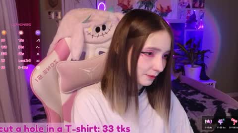 Snapshot of evie_rosen chatting on 04/12/26, 10:37 Evie online show from 04/12/26, 10:37