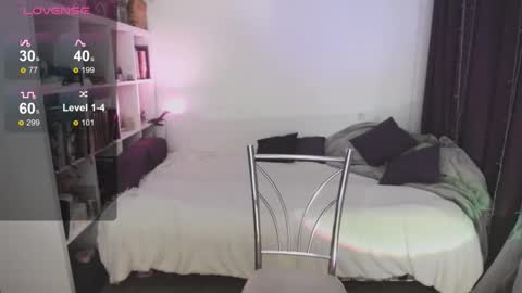 Snapshot of eviecuster chatting on 11/13/25, 04:50 Im gonna be on in 2 hours online show from 11/13/25, 04:50