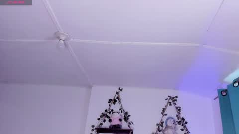 Snapshot of evieh1_ chatting on 07/23/26, 07:01 Ivi Alejandra online show from 07/23/26, 07:01