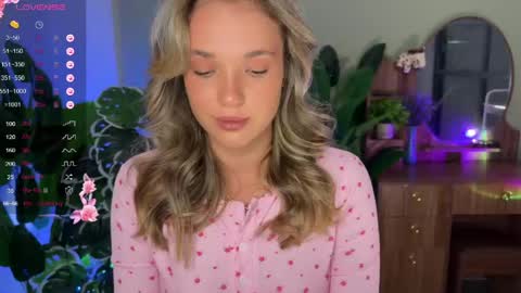 Snapshot of evielina chatting on 05/06/26, 11:54 evielina online show from 05/06/26, 11:54