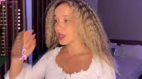 Snapshot of evielina chatting on 05/16/26, 11:57 evielina online show from 05/16/26, 11:57