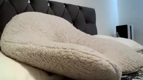 Snapshot of evieloves chatting on 03/24/26, 11:04 evieloves online show from 03/24/26, 11:04