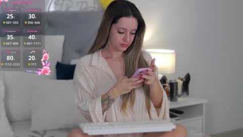 Snapshot of evierosie chatting on 12/20/24, 08:55 Evie online show from 12/20/24, 08:55