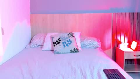 evilraven_ online show from 11/29/25, 04:04