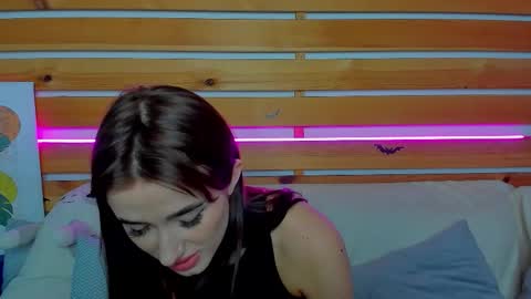 Snapshot of evisdailyy chatting on 12/19/25, 02:51 Evis online show from 12/19/25, 02:51