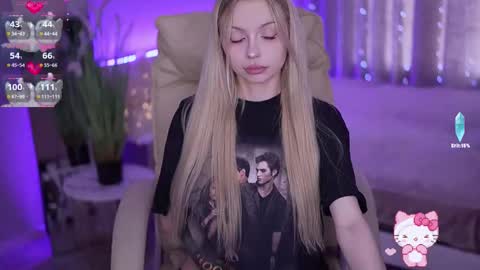 Snapshot of evistarr chatting on 10/18/25, 11:33 Eva online show from 10/18/25, 11:33