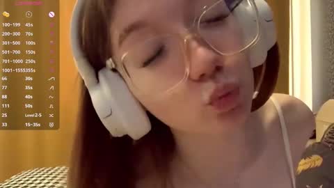 Snapshot of evonnesilvestre chatting on 09/12/25, 09:09 Eva online show from 09/12/25, 09:09