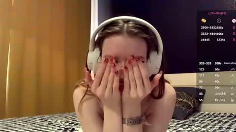 Snapshot of evonnesilvestre chatting on 09/16/25, 09:21 Eva online show from 09/16/25, 09:21