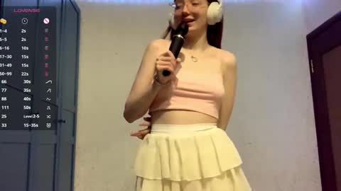 Snapshot of evonnesilvestre chatting on 09/19/25, 09:11 Eva online show from 09/19/25, 09:11