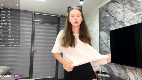 Snapshot of evonnesilvestre chatting on 10/19/25, 03:12 Eva online show from 10/19/25, 03:12