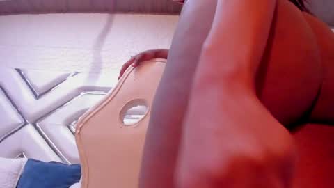 Snapshot of evonnymilk chatting on 04/21/26, 04:30 Evonnie online show from 04/21/26, 04:30