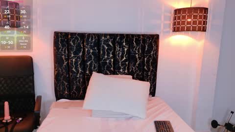 evvaa_moon online show from 04/09/26, 12:43