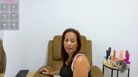 Snapshot of evvaa_moon chatting on 06/10/26, 12:37 evvaa_moon online show from 06/10/26, 12:37