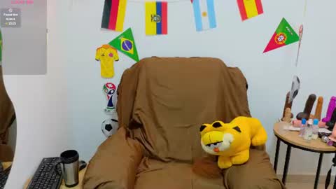 Snapshot of evvaa_moon chatting on 06/26/26, 12:42 evvaa_moon online show from 06/26/26, 12:42