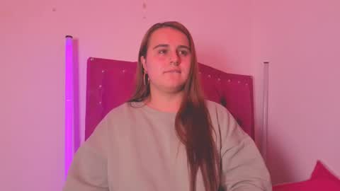 Snapshot of evy_orange1 chatting on 11/14/25, 02:54 EVY online show from 11/14/25, 02:54